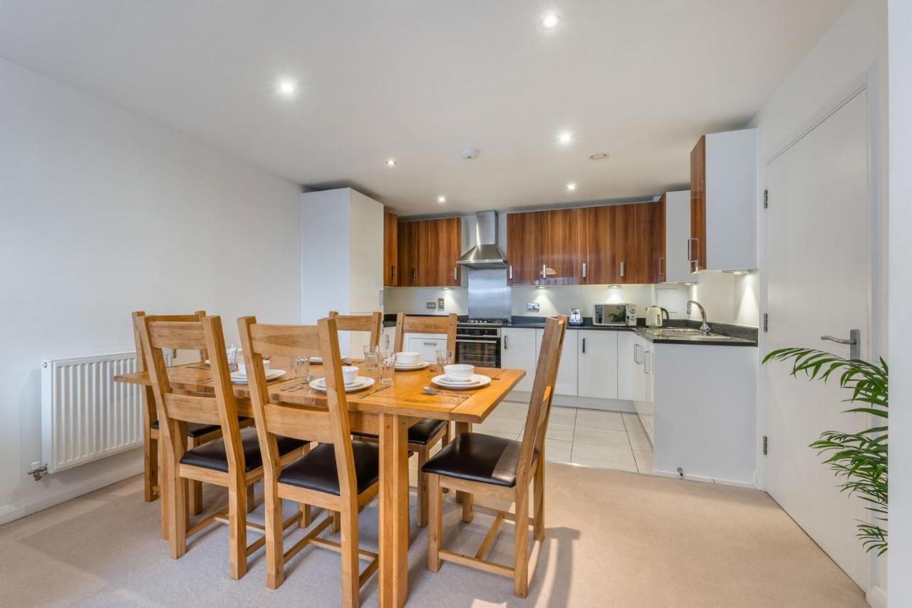 Kensington Luxury Retreat: Spacious 2-Bedroom with Prime Location London Exterior photo