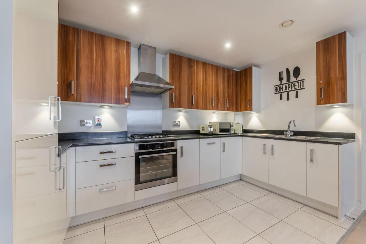 Kensington Luxury Retreat: Spacious 2-Bedroom with Prime Location London Exterior photo