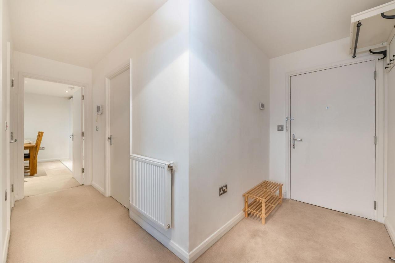 Kensington Luxury Retreat: Spacious 2-Bedroom with Prime Location London Exterior photo